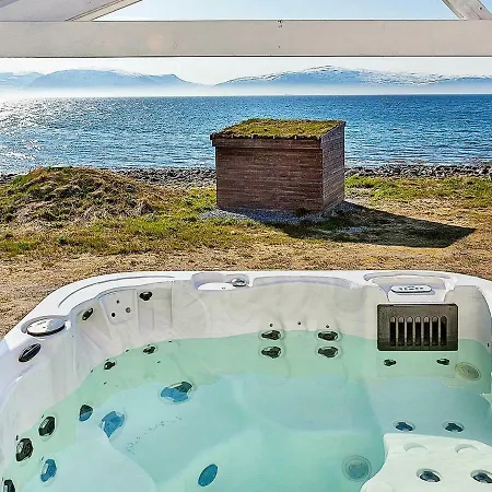 Five-bedroom Holiday In Nord-lenangen * Nord-Lenangen