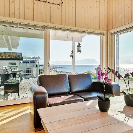 Five-bedroom Holiday In Nord-lenangen 펜션 *