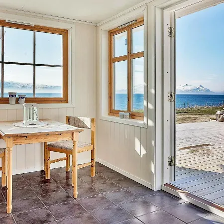 Five-bedroom Holiday In Nord-lenangen Nord-Lenangen