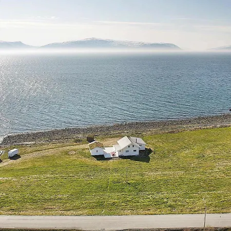 Five-bedroom Holiday In Nord-lenangen Nord-Lenangen