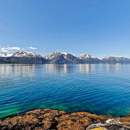 Five-bedroom Holiday In Nord-lenangen