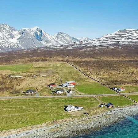 Five-bedroom Holiday In Nord-lenangen Feriehus *