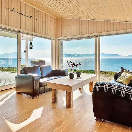 Five-bedroom Holiday In Nord-lenangen * Nord-Lenangen