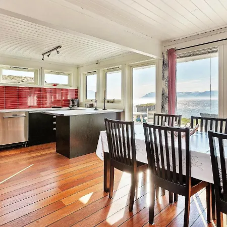 펜션 Five-bedroom Holiday In Nord-lenangen *