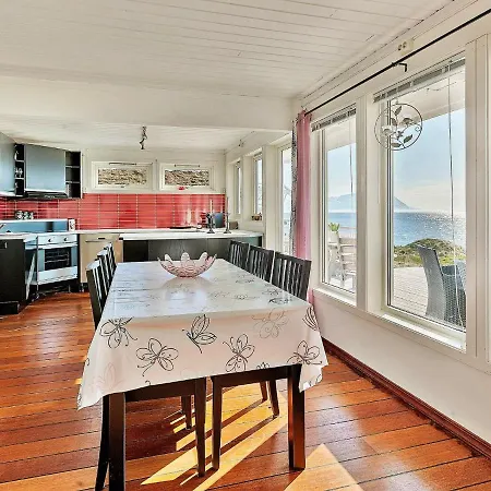 Feriehus Five-bedroom Holiday In Nord-lenangen *